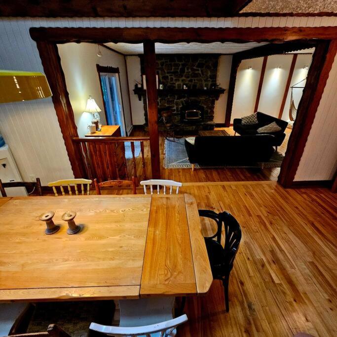 Superbe chalet authentique sur le lac et spa