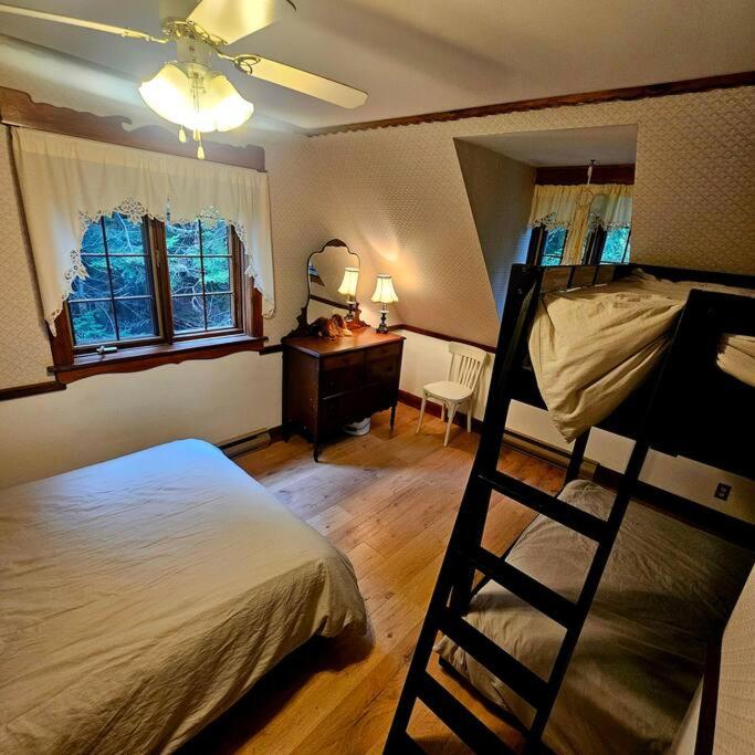 Superbe chalet authentique sur le lac et spa