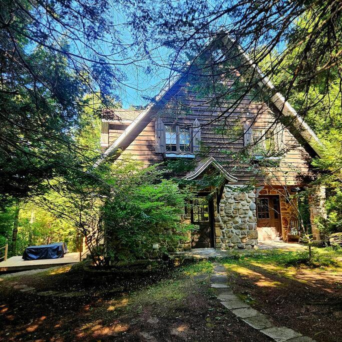 Superbe chalet authentique sur le lac et spa