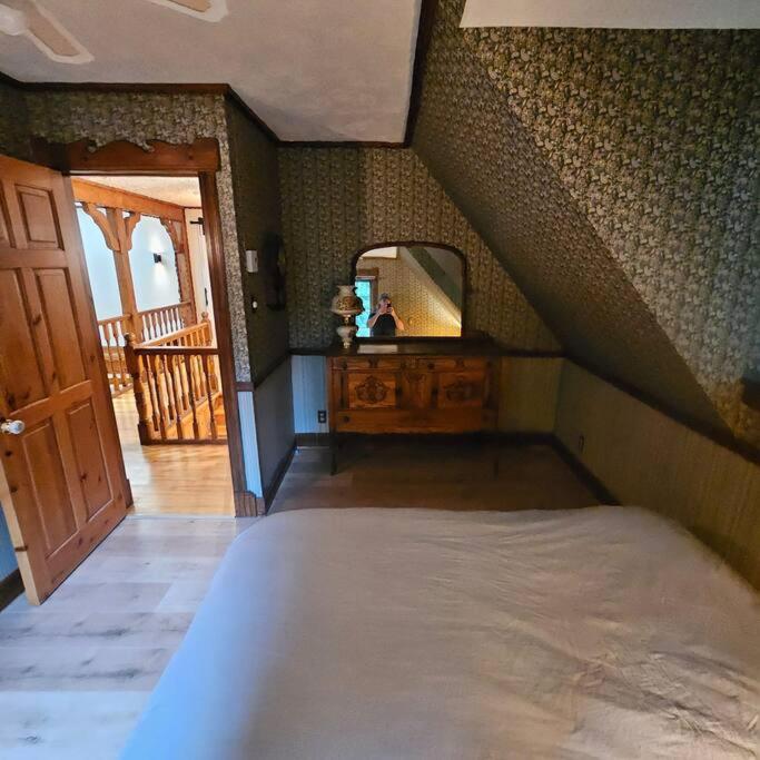Superbe chalet authentique sur le lac et spa