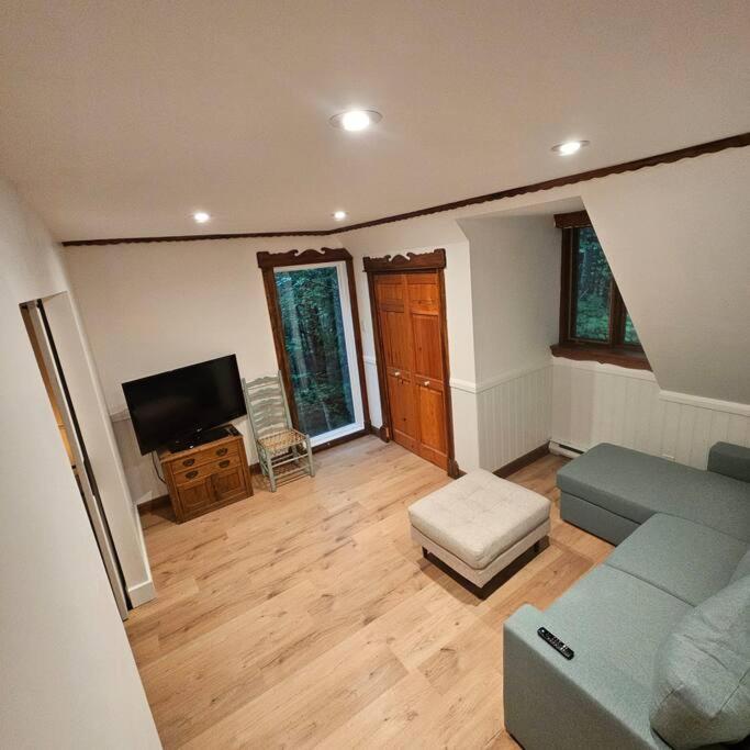 Superbe chalet authentique sur le lac et spa