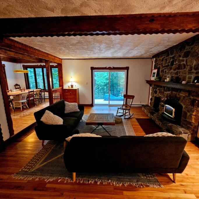 Superbe chalet authentique sur le lac et spa