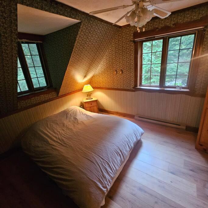 Superbe chalet authentique sur le lac et spa
