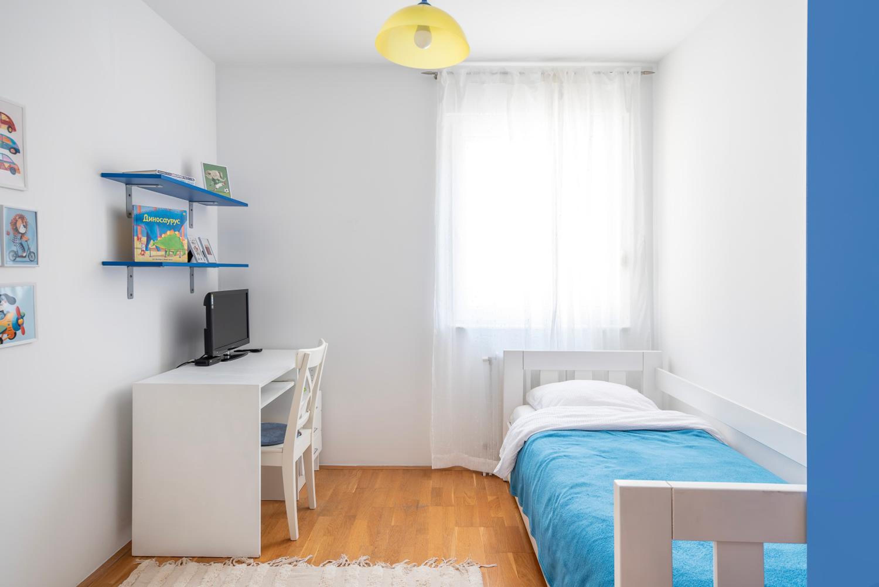 Modern Living Apt - Family - PRIVATE PARKING view 4