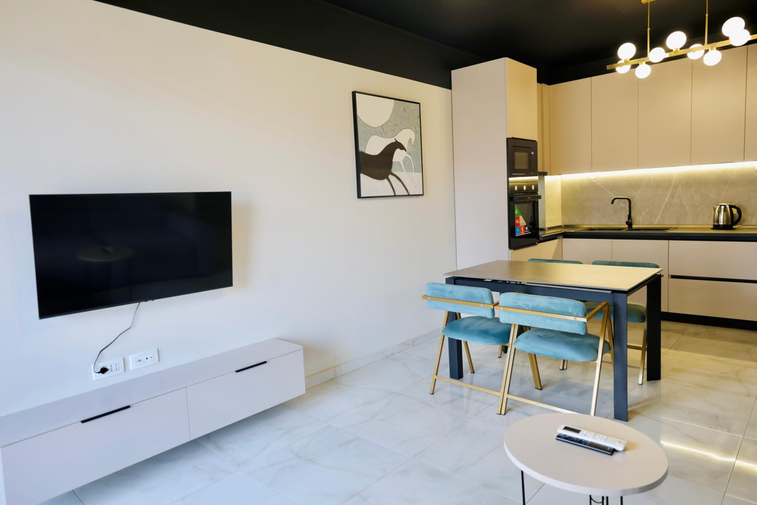 Miku Apartment-Chic 2 Bedroom Escape