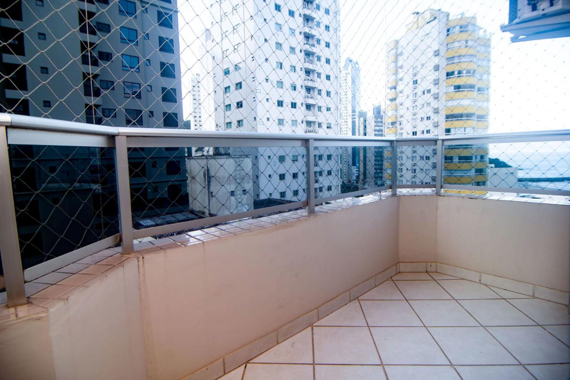 Apto com vista para o mar na Barra Norte YF4514