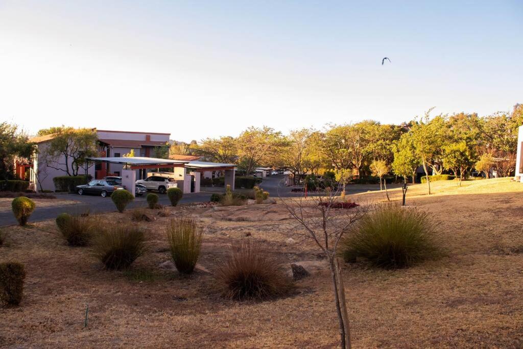 Getaway Luxury Golf Estate - 15 minutes from Lanseria airport