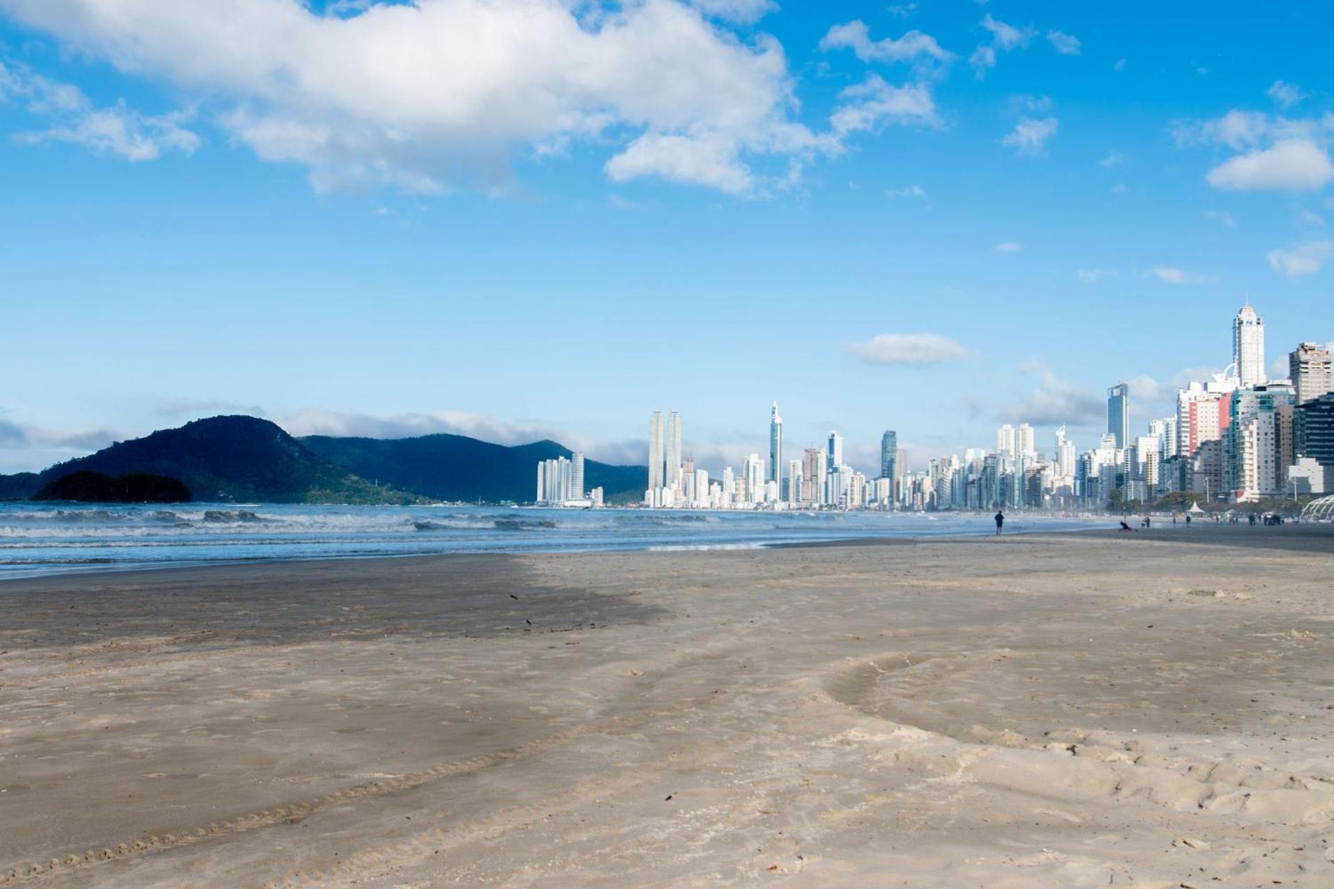 Apto com vista para o mar na Barra Norte YF4514