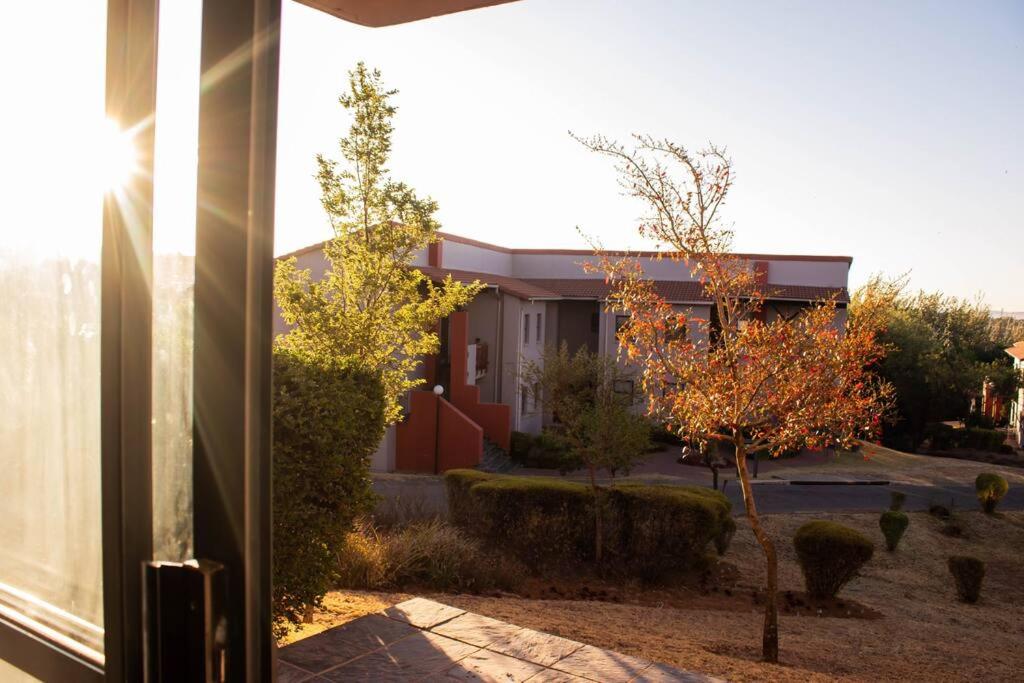 Getaway Luxury Golf Estate - 15 minutes from Lanseria airport