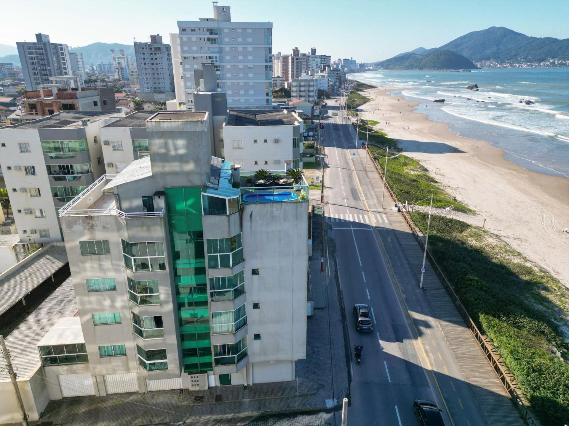 Apto encantador com vista para o mar KW2927