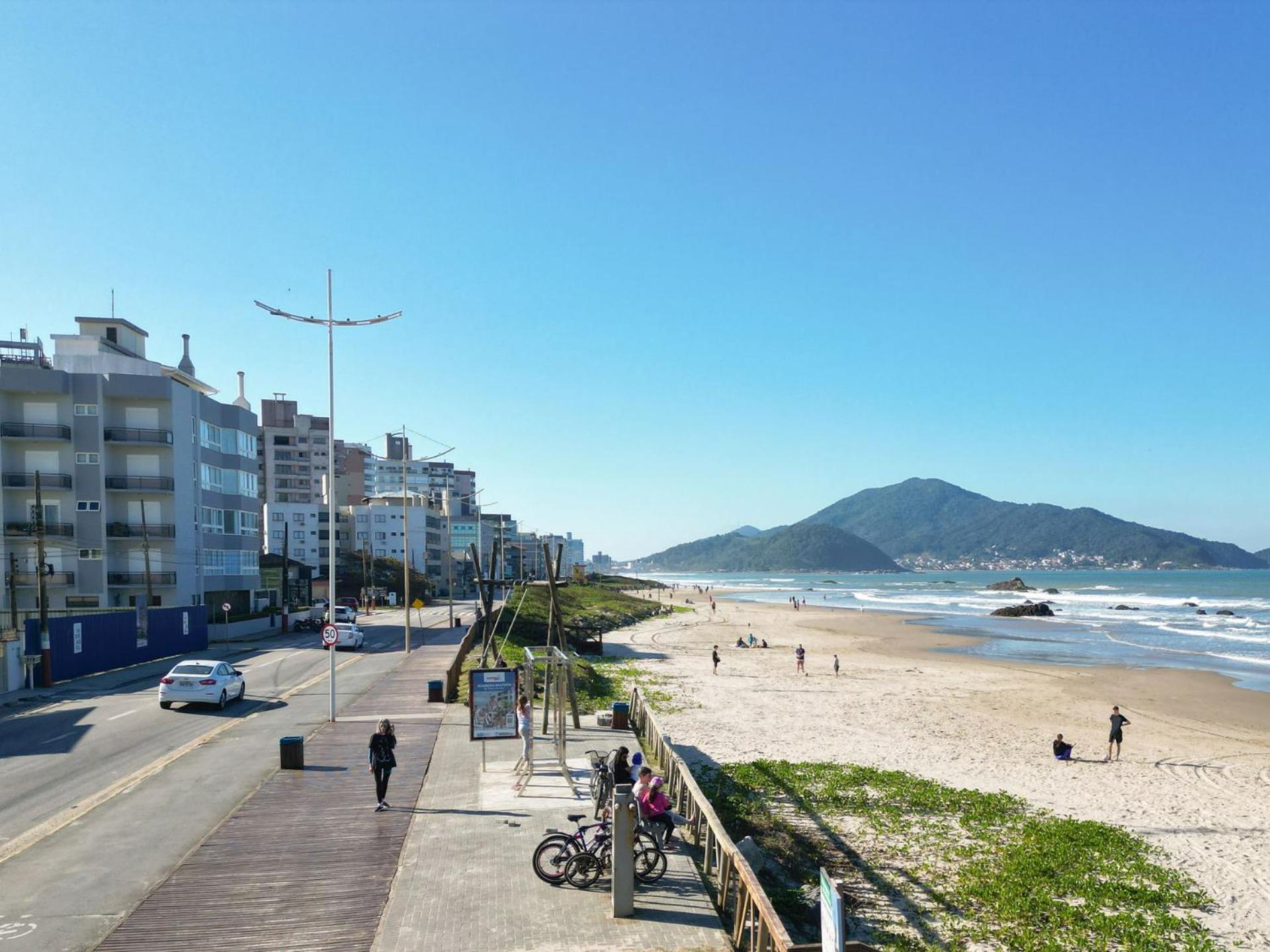Apto encantador com vista para o mar KW2927