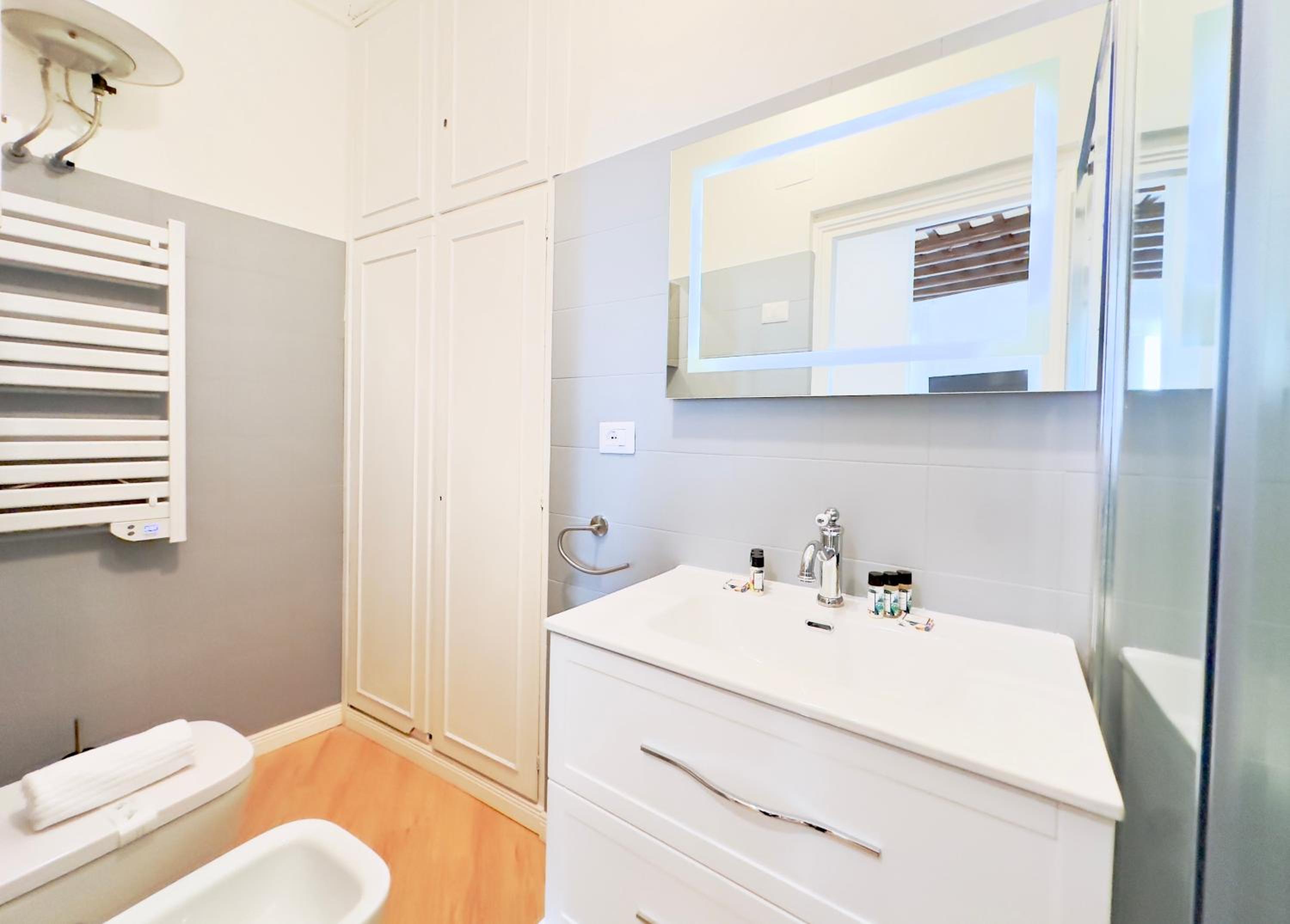 Elegantis Trevi Suite Apartment - Just 50m from Trevi Fountain