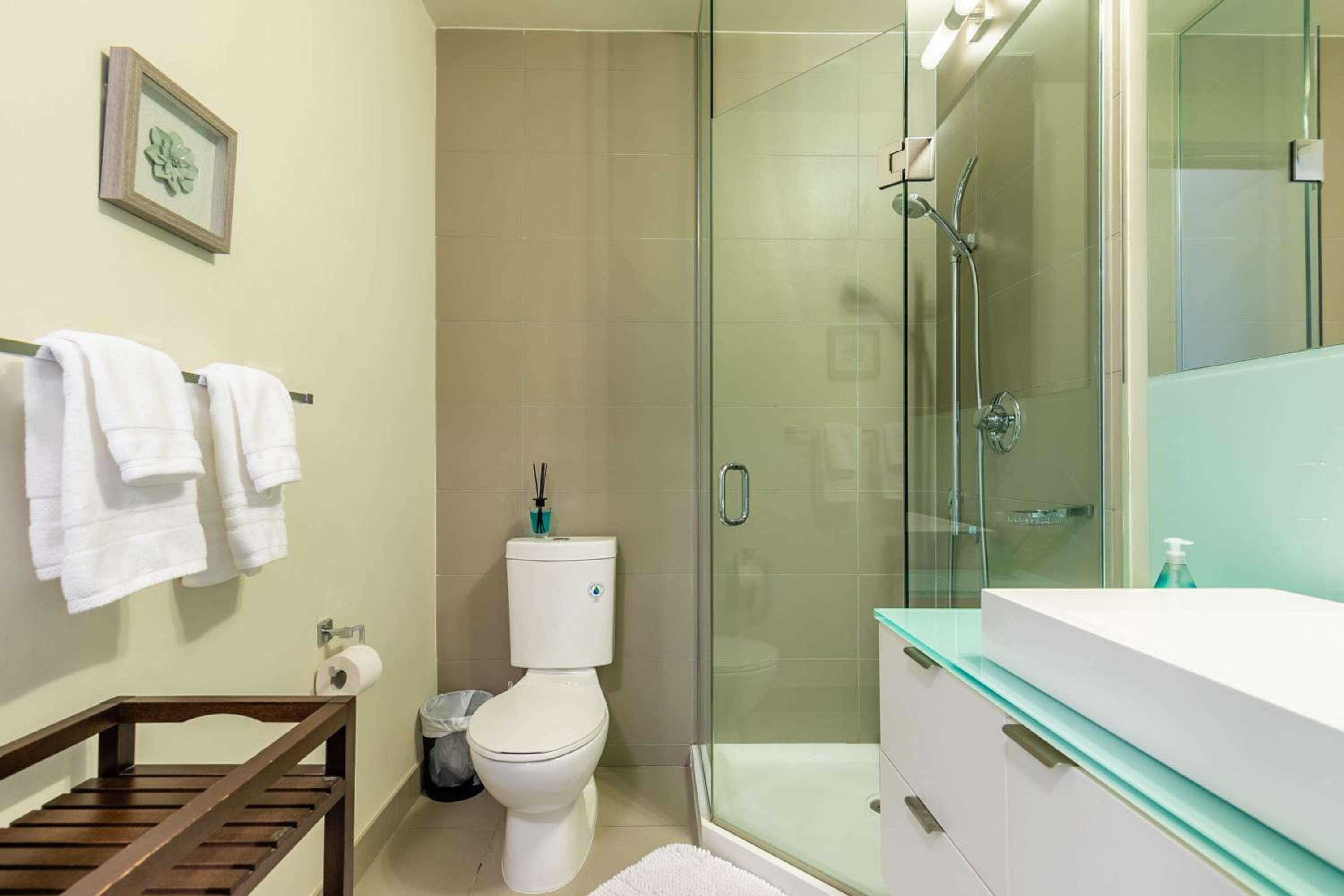 Modern Suite w City Views - Downtown