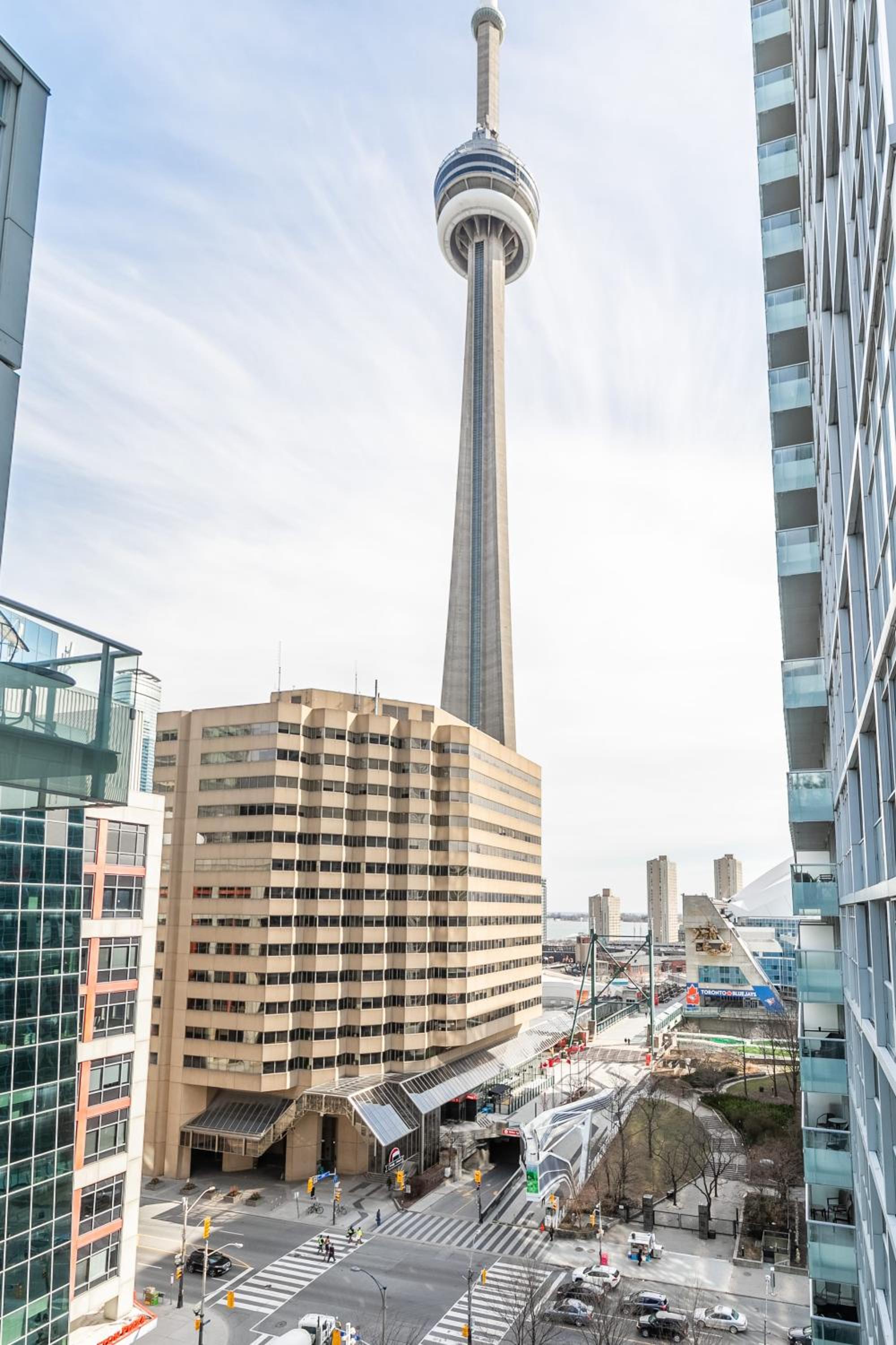 Modern Suite w City Views - Downtown