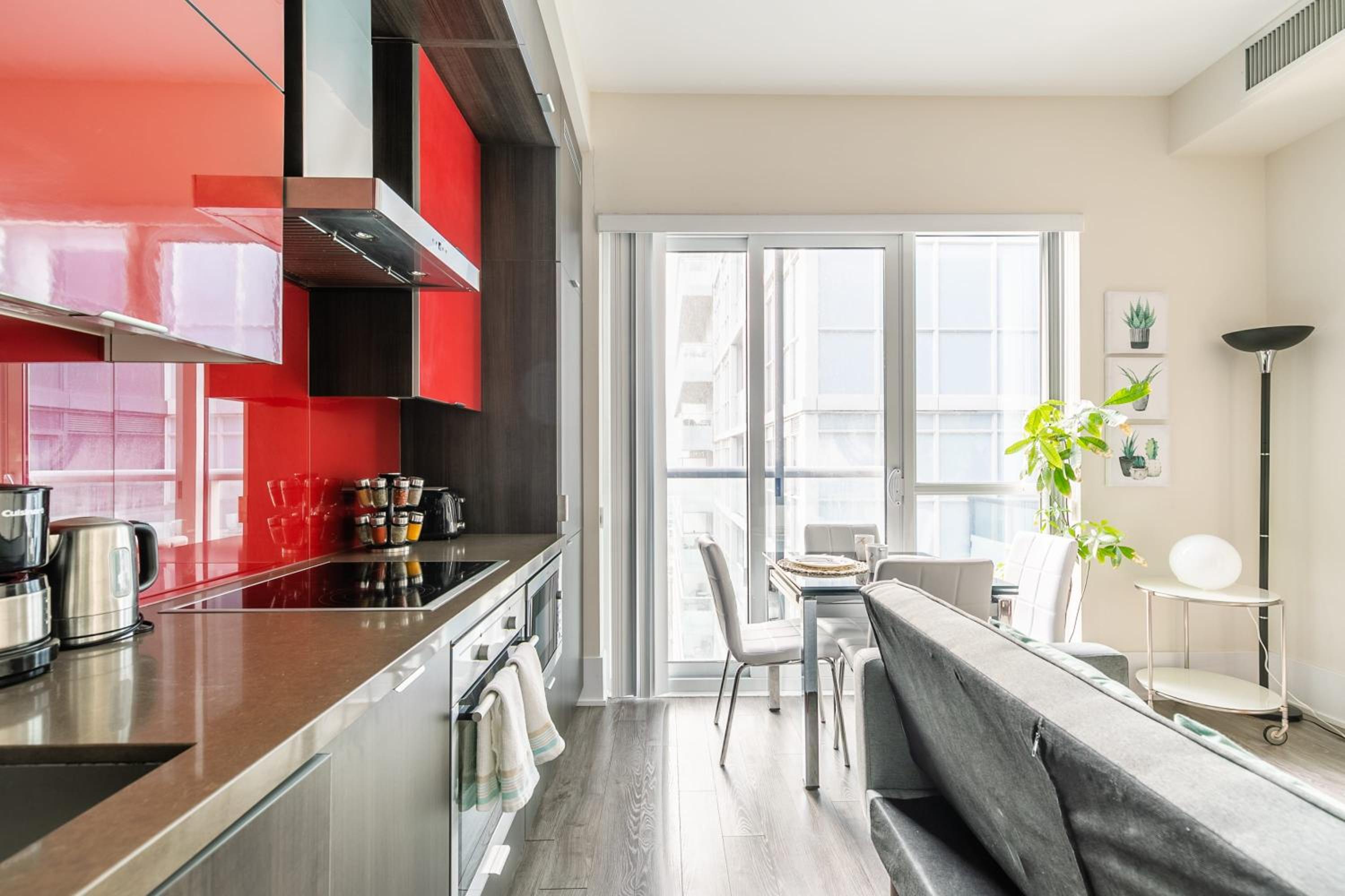 Modern Suite w City Views - Downtown