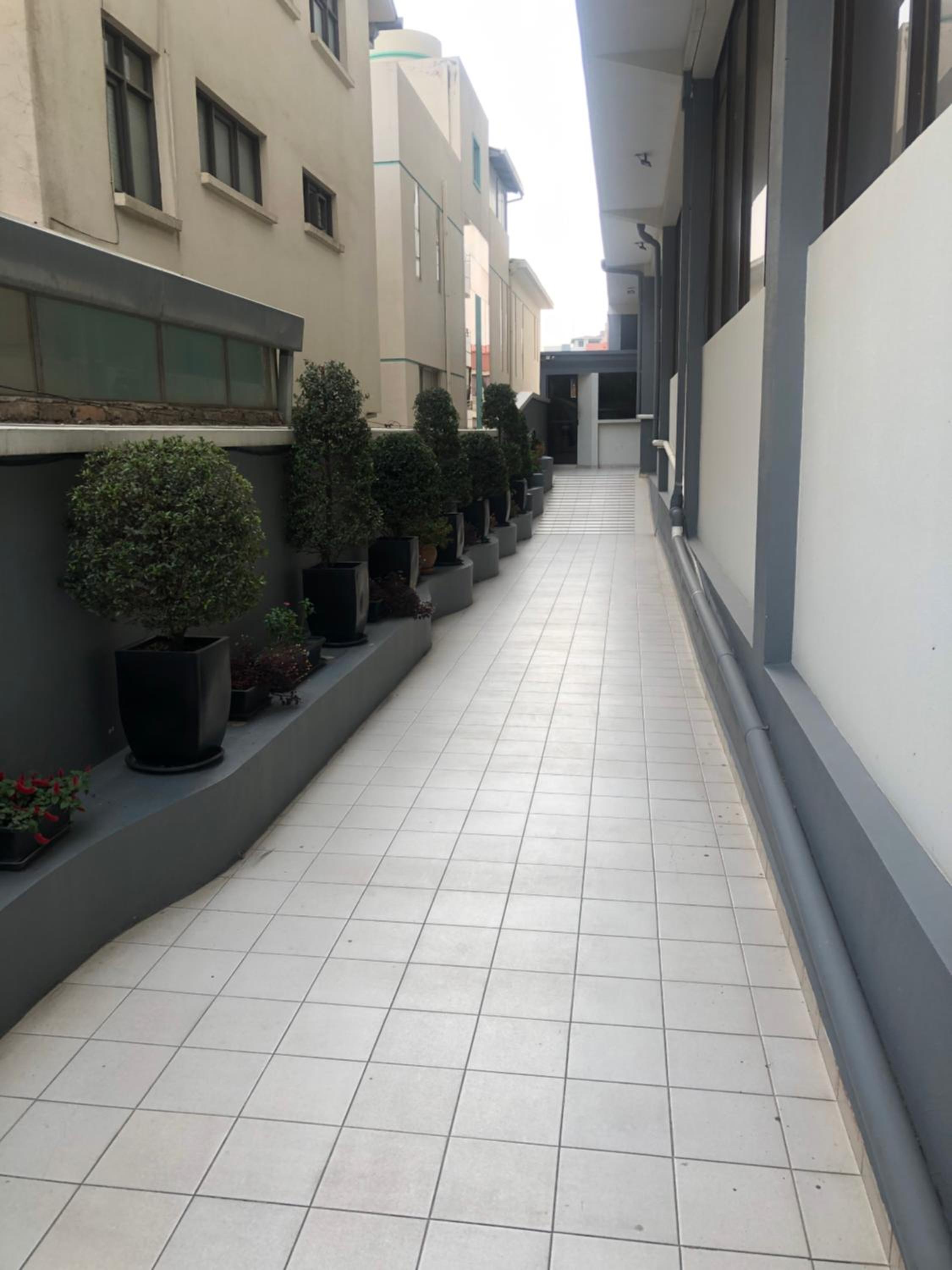 Amplio depto,parqueo,zona exclusiva