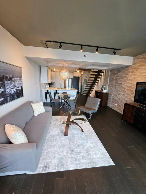 Stunning Unique Rare 2Bed 2Bath Central DTown Loft