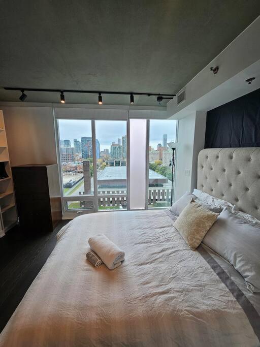Stunning Unique Rare 2Bed 2Bath Central DTown Loft
