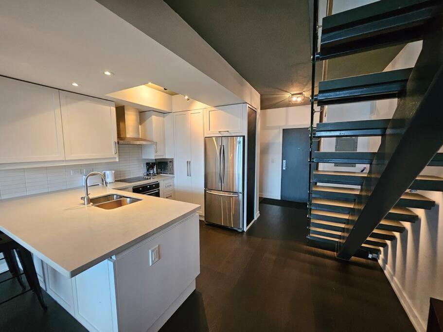 Stunning Unique Rare 2Bed 2Bath Central DTown Loft