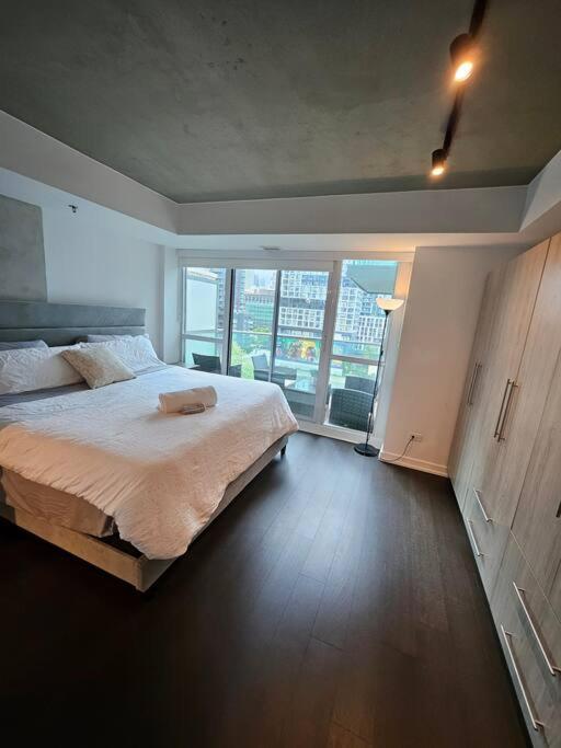 Stunning Unique Rare 2Bed 2Bath Central DTown Loft