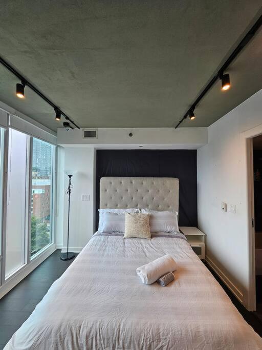 Stunning Unique Rare 2Bed 2Bath Central DTown Loft