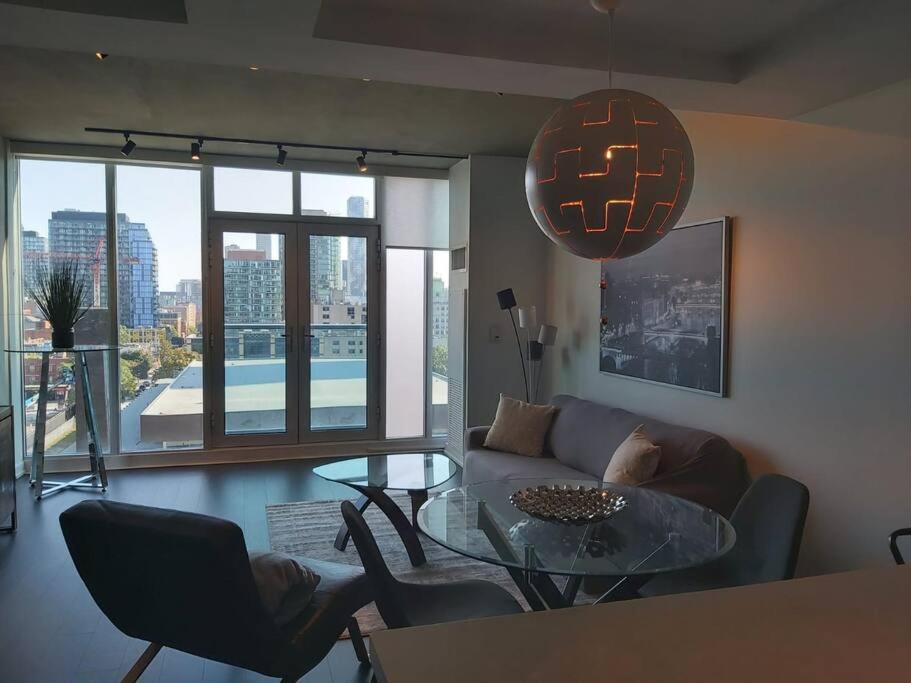Stunning Unique Rare 2Bed 2Bath Central DTown Loft