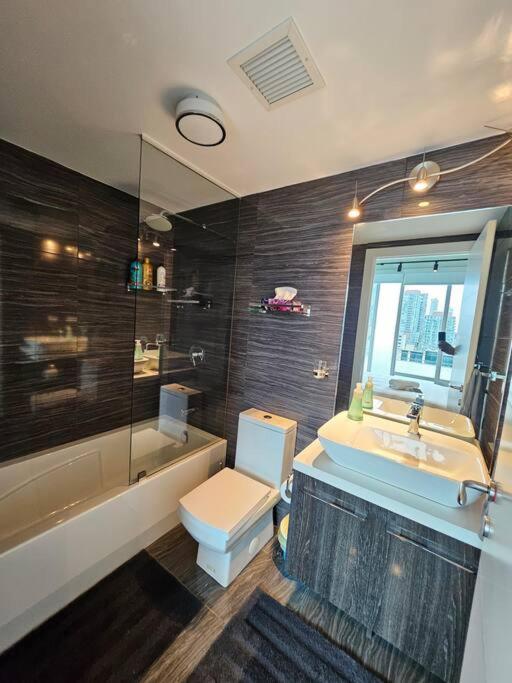 Stunning Unique Rare 2Bed 2Bath Central DTown Loft