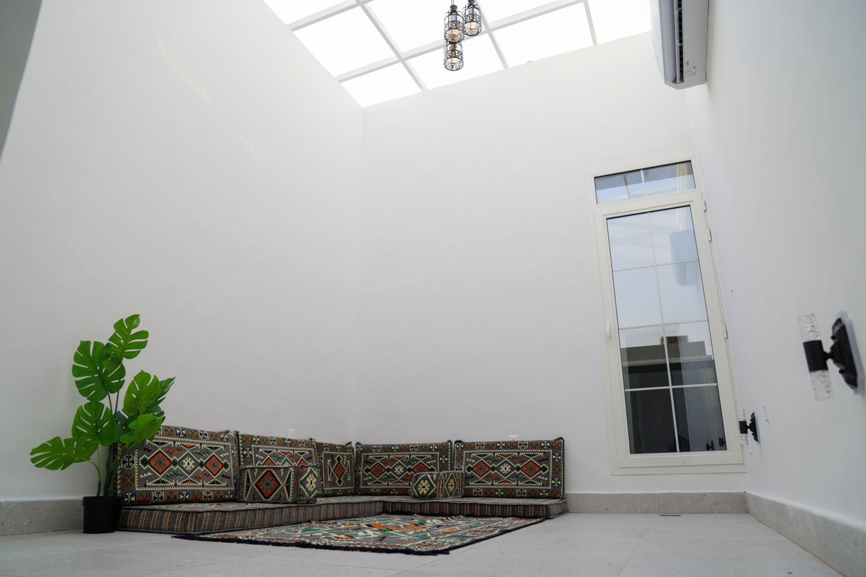 Elegant & Spacious Apartment