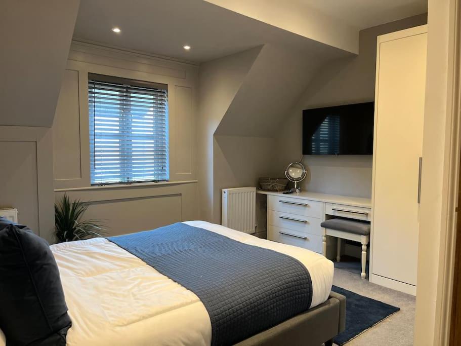 1 Holdan Mews, 1 bed house, free parking, central Witney view 5