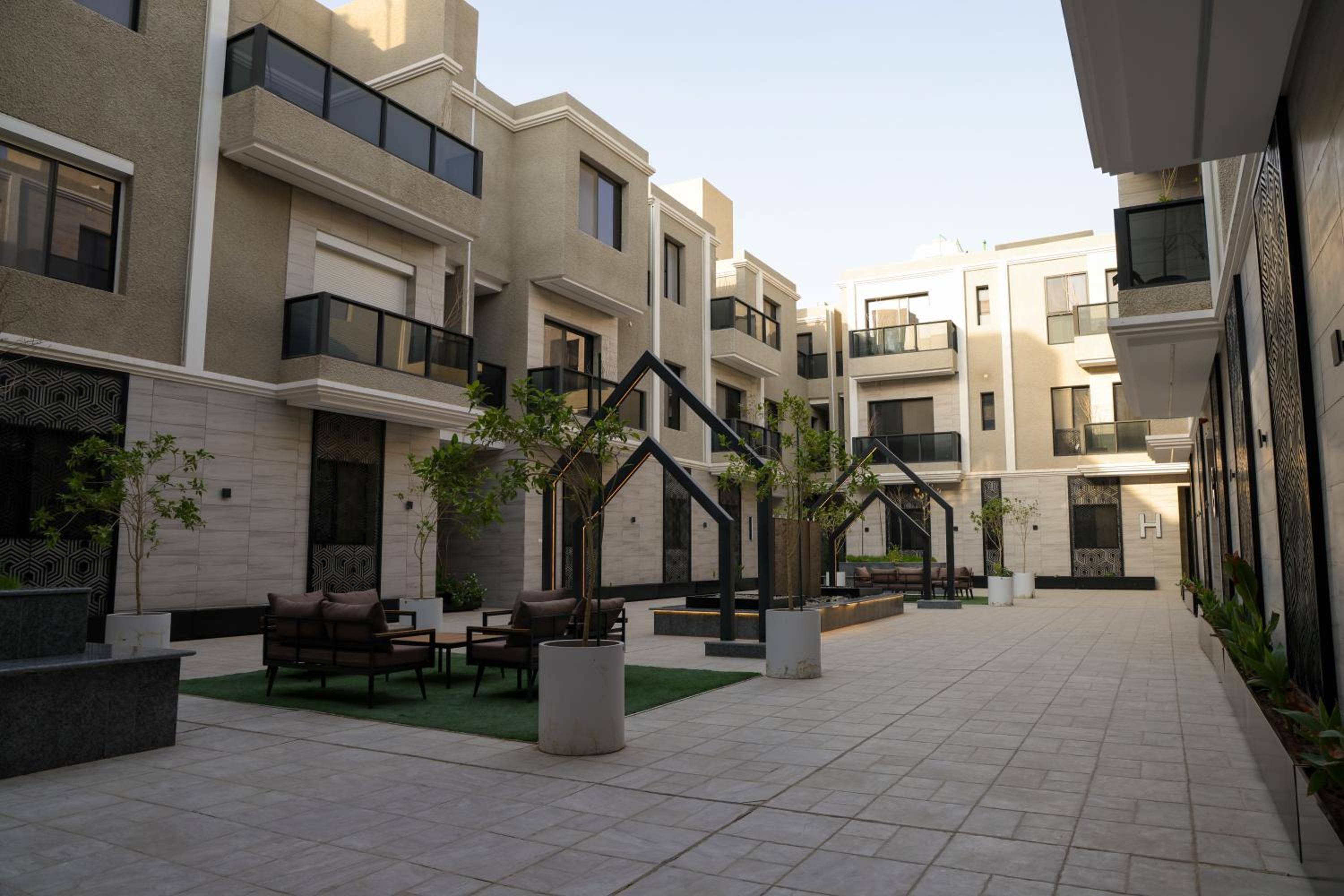 Elegant & Spacious Apartment