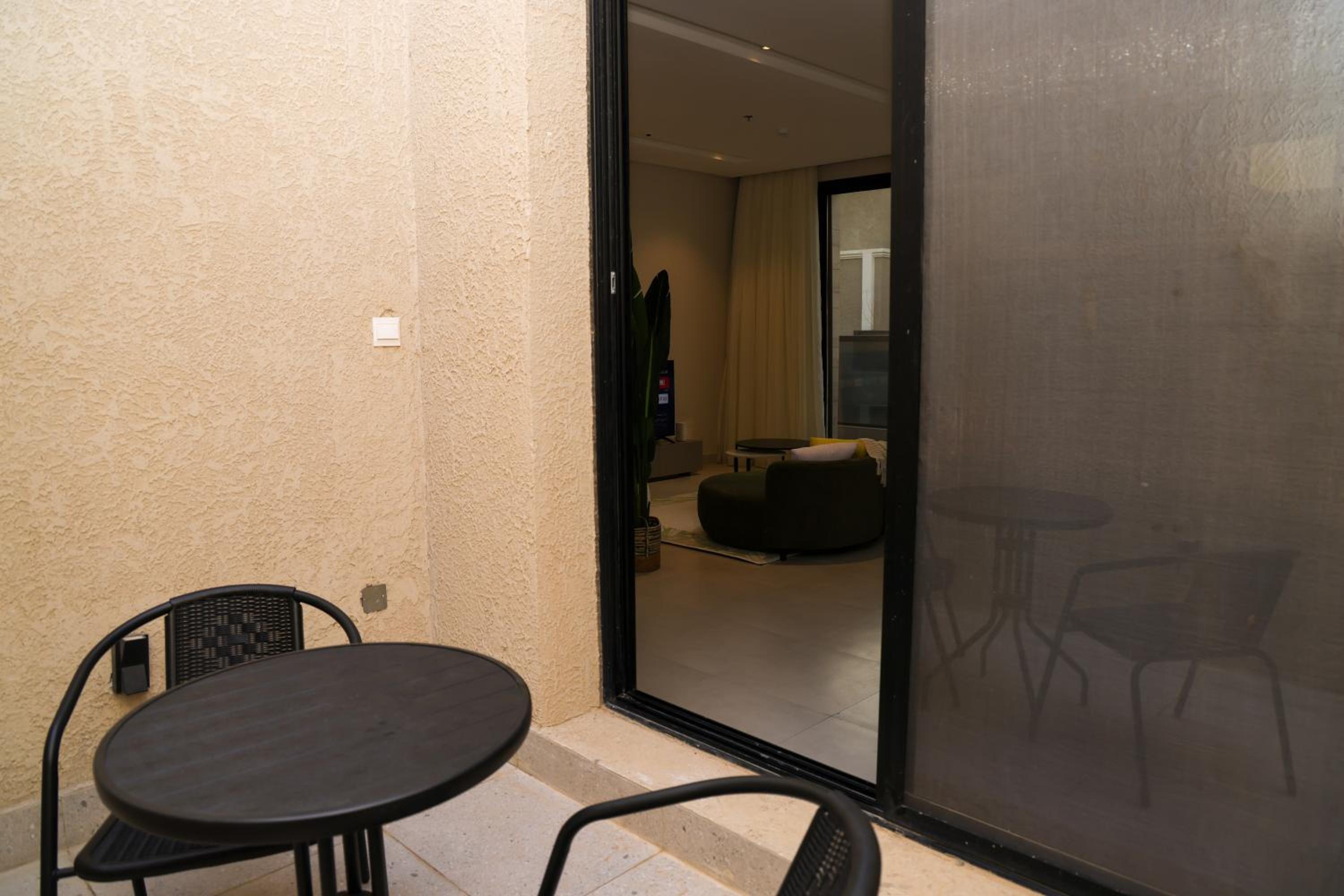 Elegant & Spacious Apartment