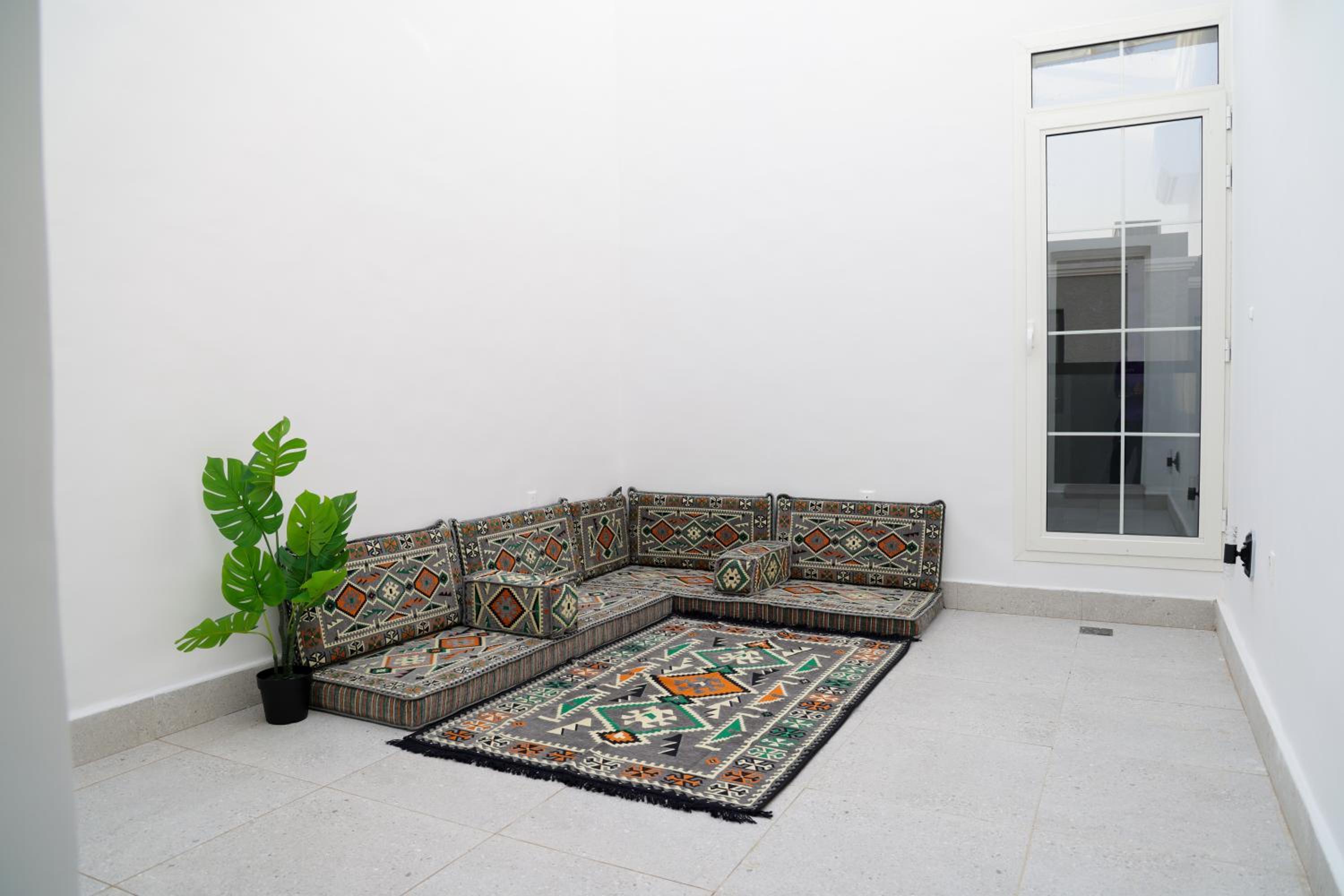 Elegant & Spacious Apartment