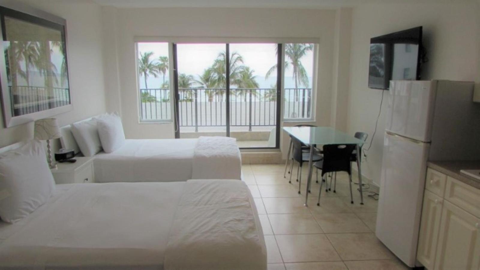 Ocean Front Casablanca Studios with FULL KITCHENS & Beach access By BL Rentals