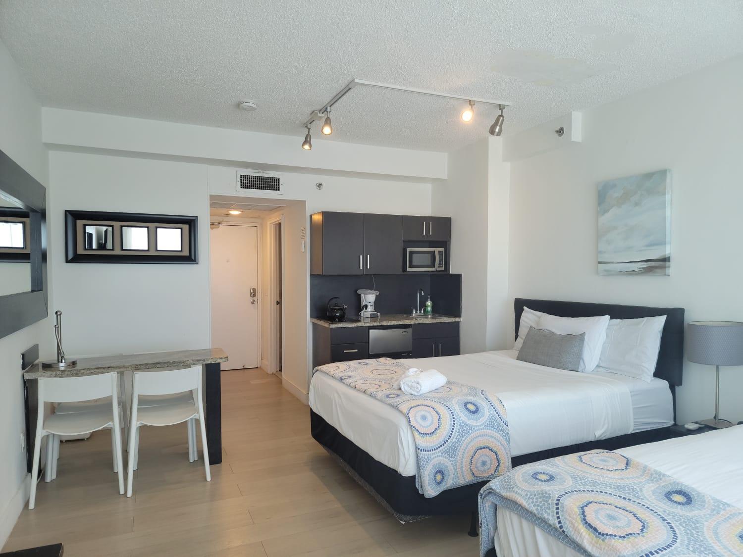 Ocean Front Casablanca Studios with FULL KITCHENS & Beach access By BL Rentals