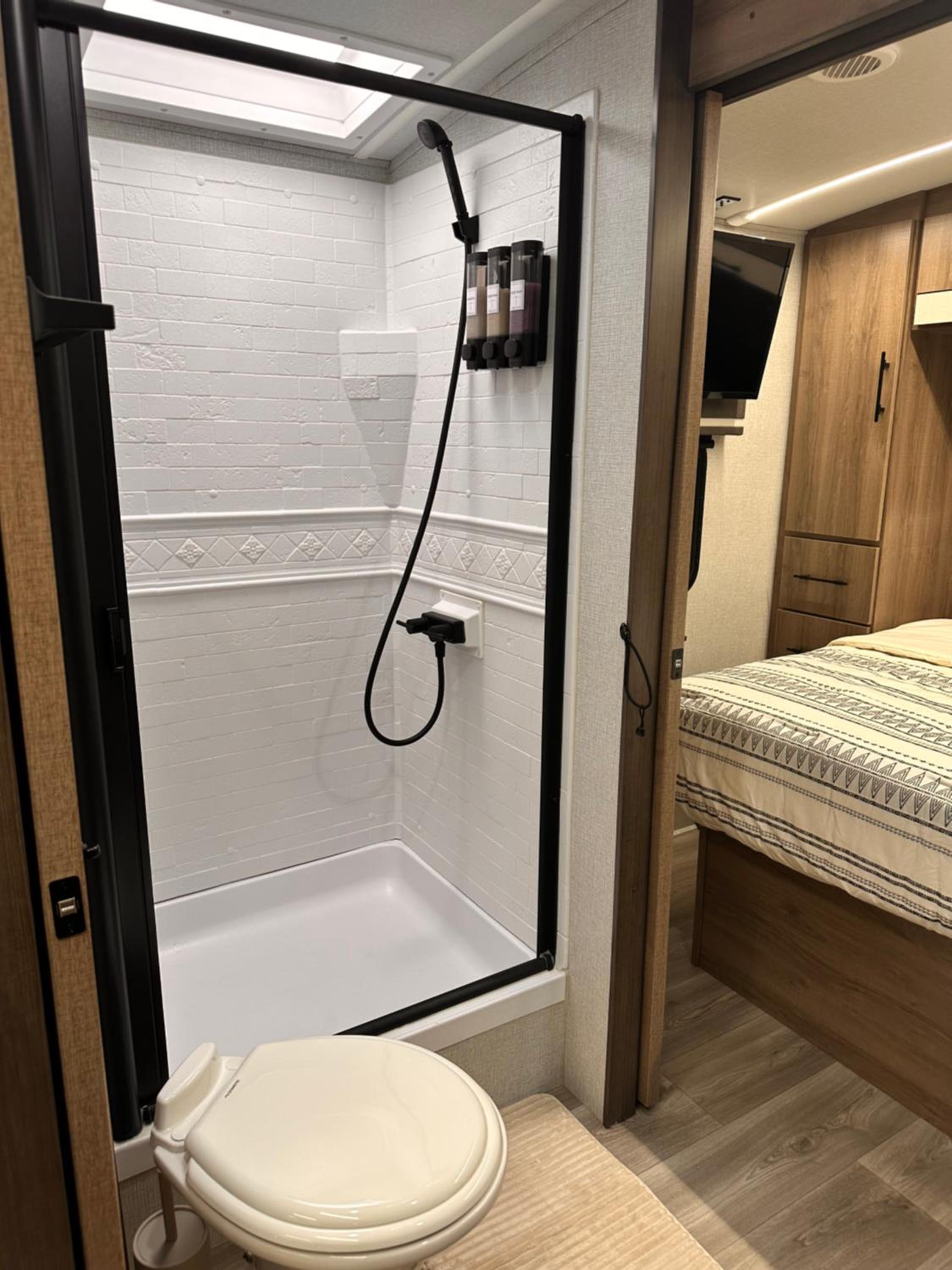Camper RV in River Ranch - Property Image 5