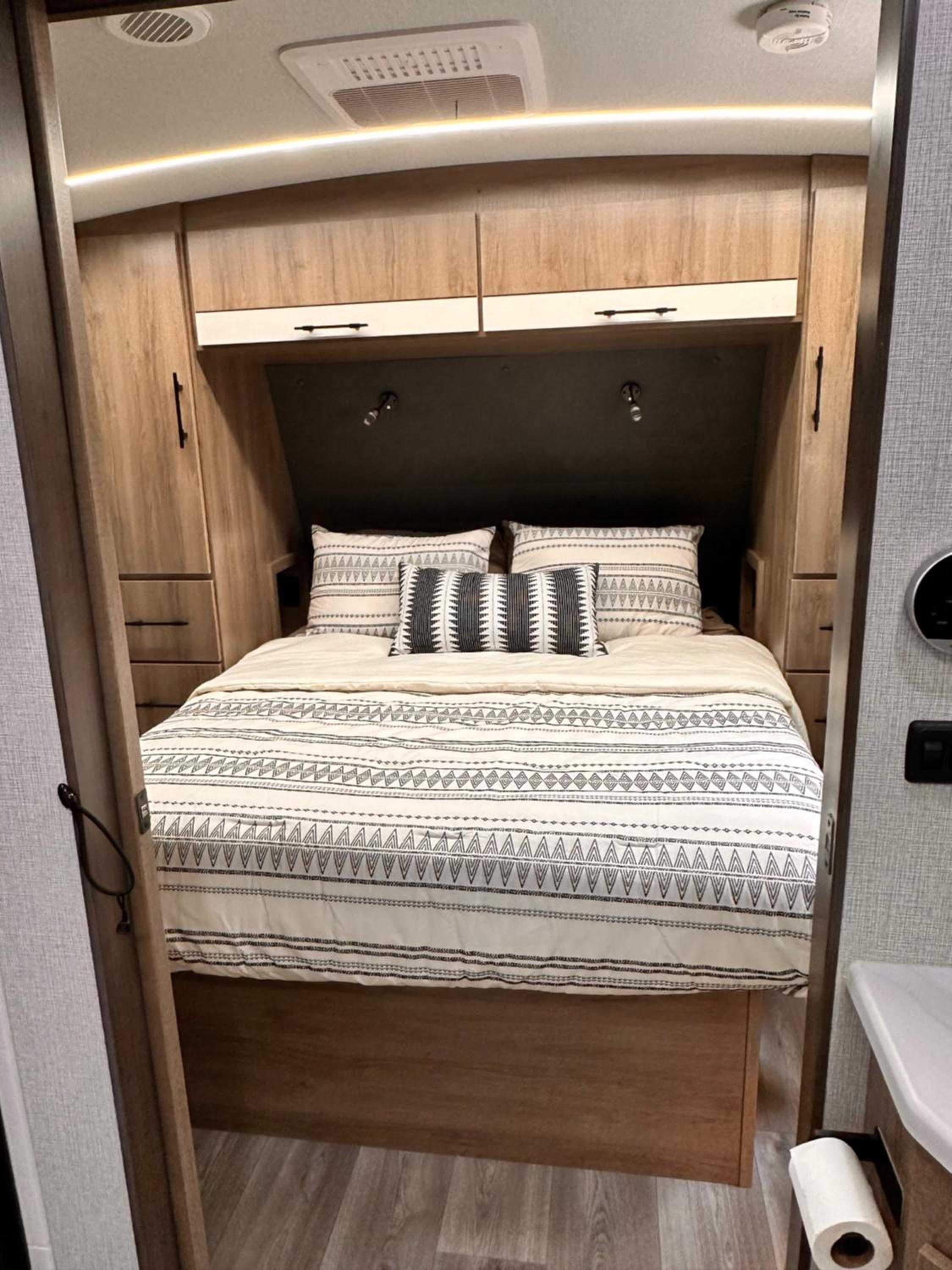 Camper RV in River Ranch - Property Image 6