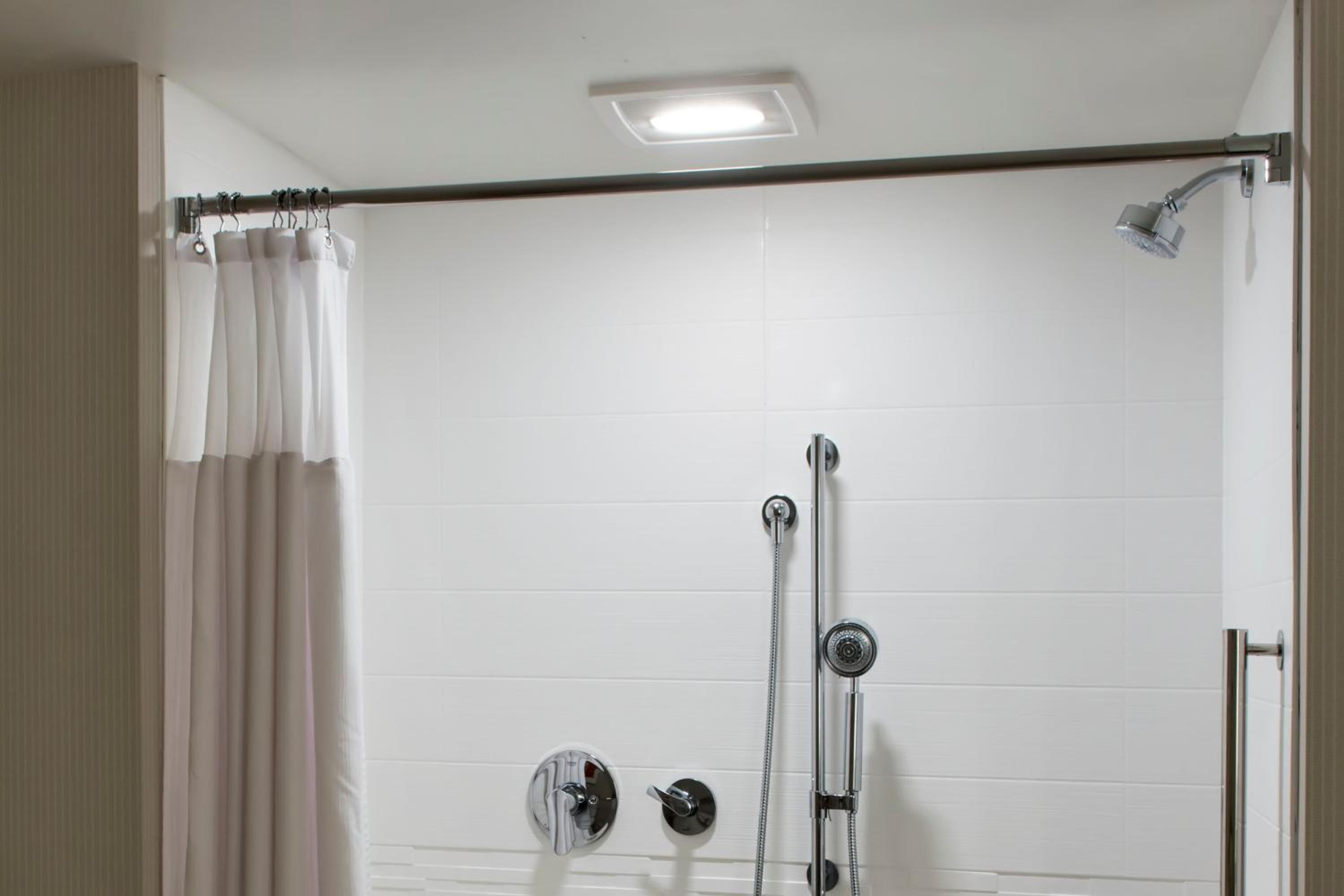 Delta Hotels by Marriott Utica 2