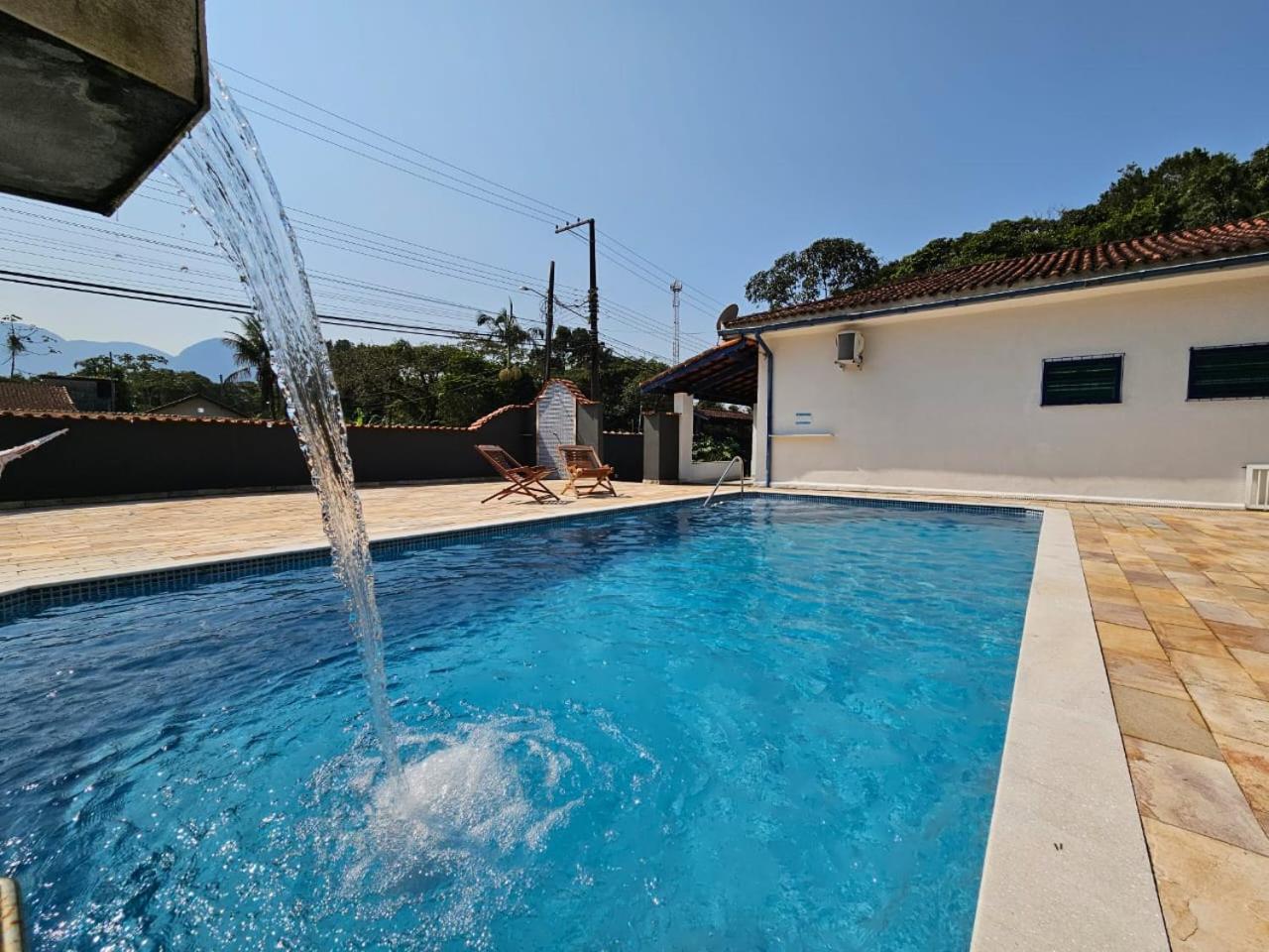 Casa com Quadra de Areia para 21 pessoas em Boracéia São Seba
