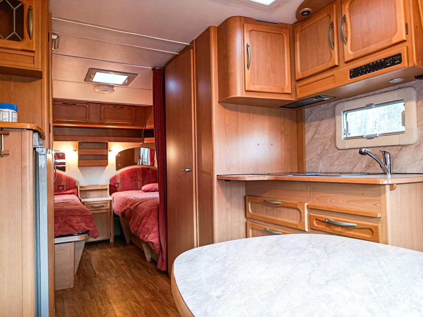 Santa's winter Caravan-Kabe Ametist