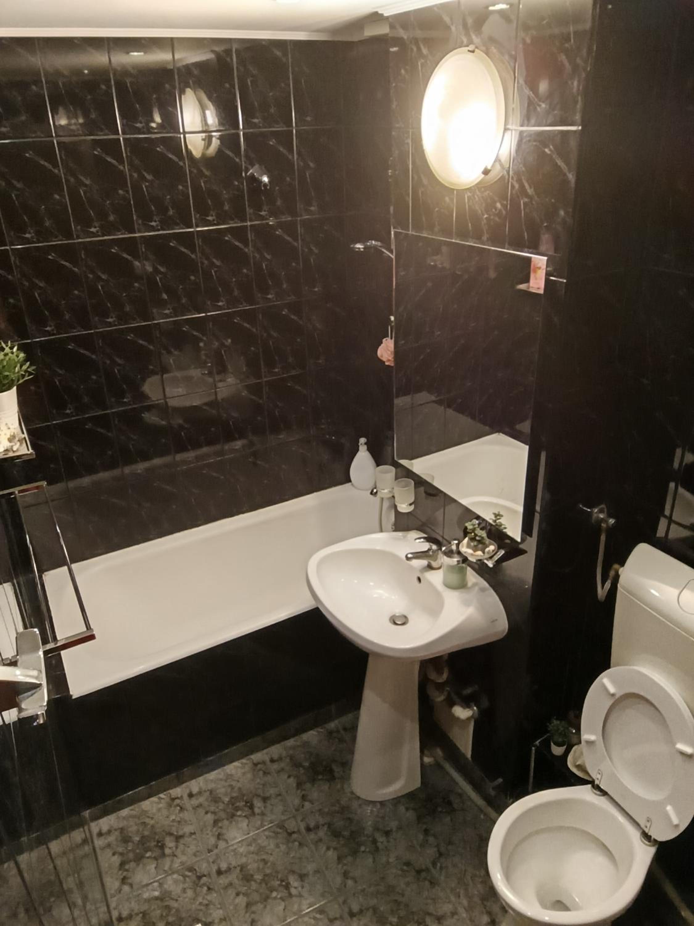 Arcom Apartments