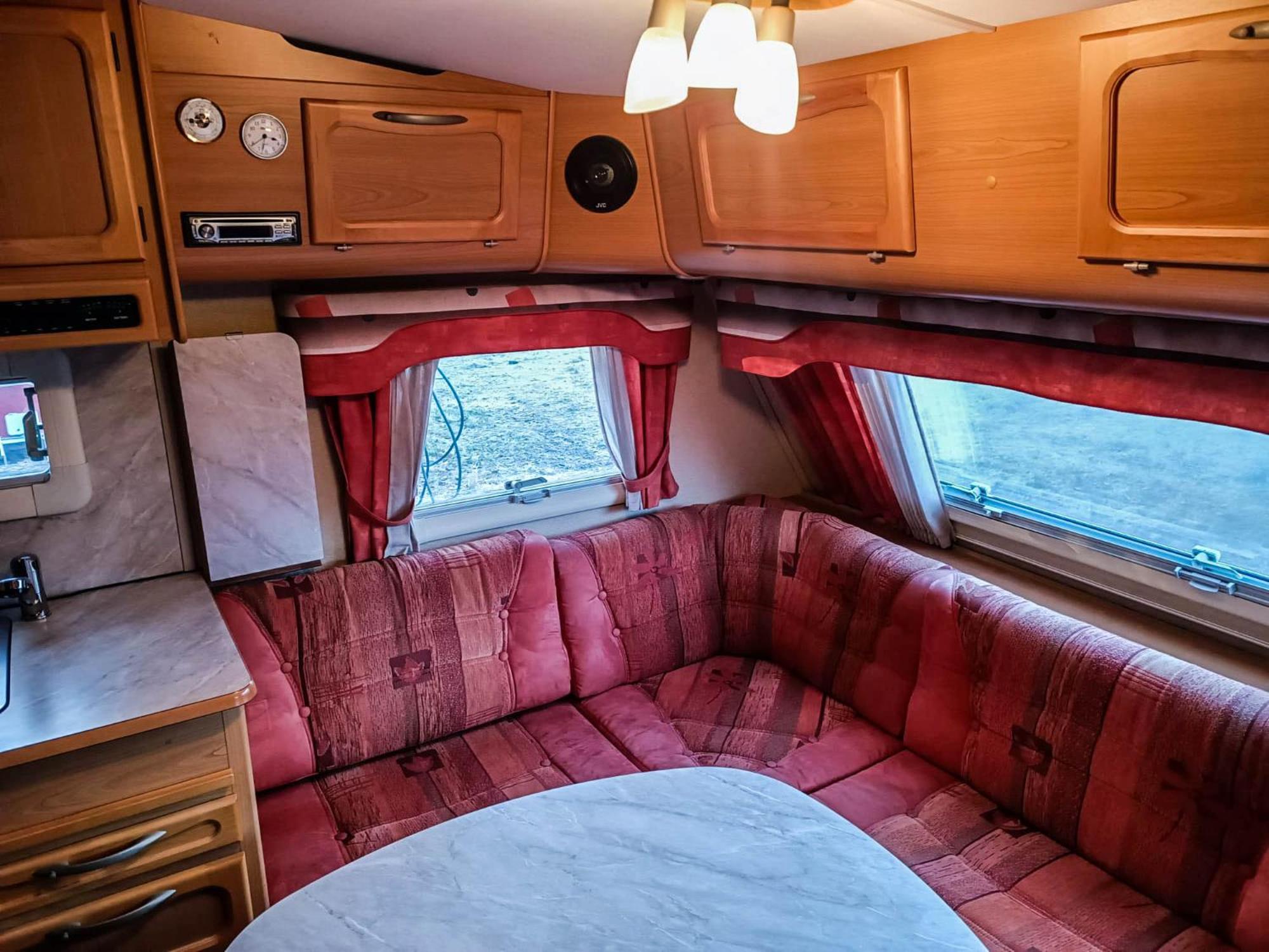 Santa's winter Caravan-Kabe Ametist