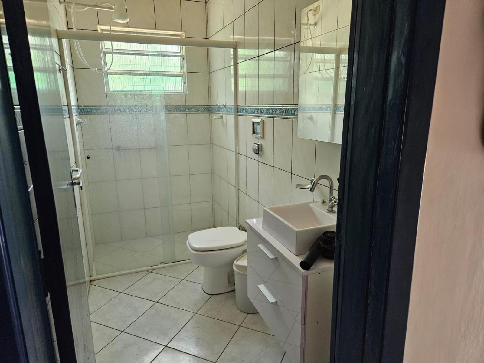 Casa com Quadra de Areia para 21 pessoas em Boracéia São Seba