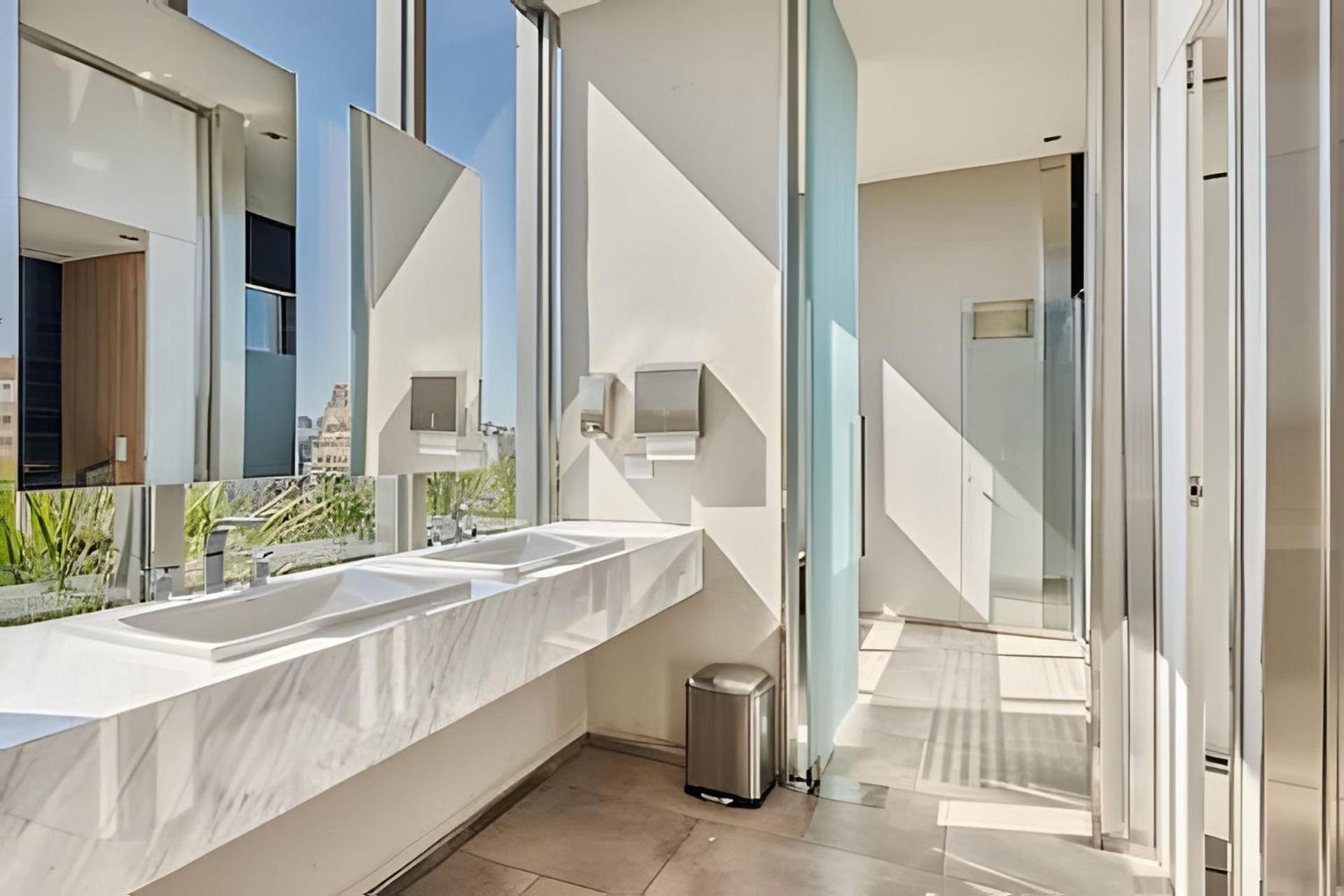 Luxury 5-Star Building Heated Pool, BBQ, Gym, Sauna in the Heart of Palermo Hollywood