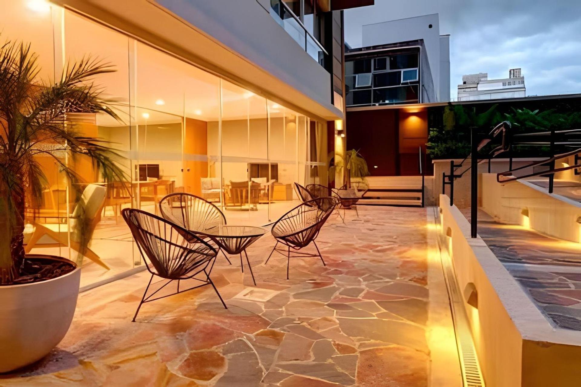 Luxury 5-Star Building Heated Pool, BBQ, Gym, Sauna in the Heart of Palermo Hollywood