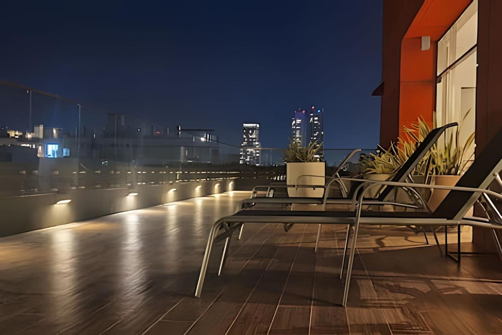 Luxury 5-Star Building Heated Pool, BBQ, Gym, Sauna in the Heart of Palermo Hollywood