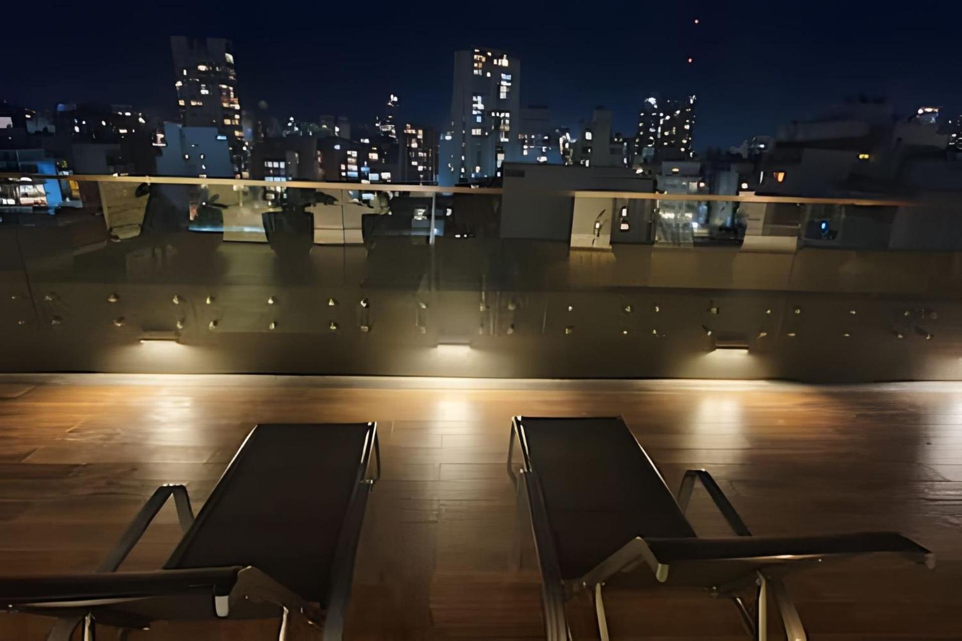 Luxury 5-Star Building Heated Pool, BBQ, Gym, Sauna in the Heart of Palermo Hollywood