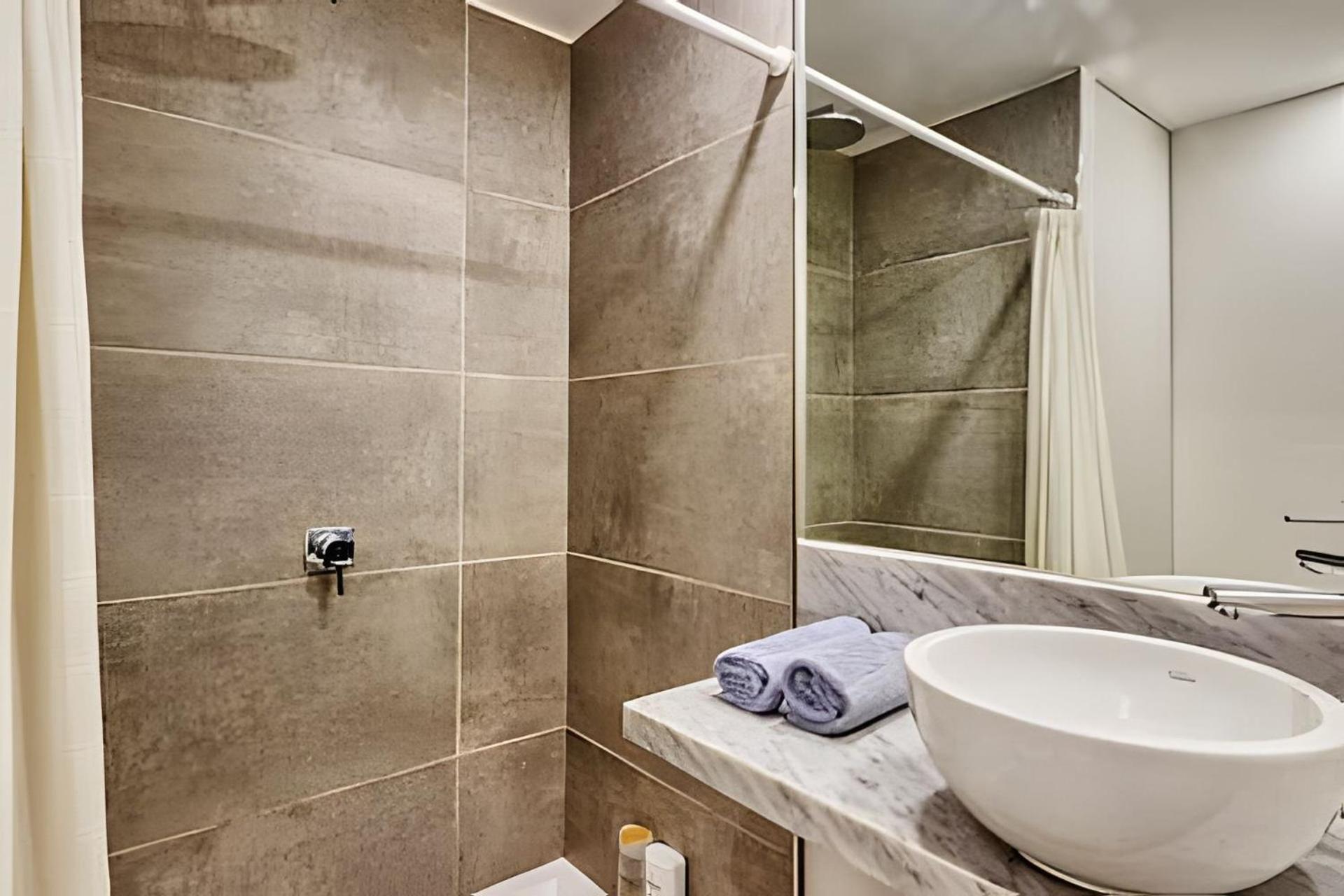 Luxury 5-Star Building Heated Pool, BBQ, Gym, Sauna in the Heart of Palermo Hollywood