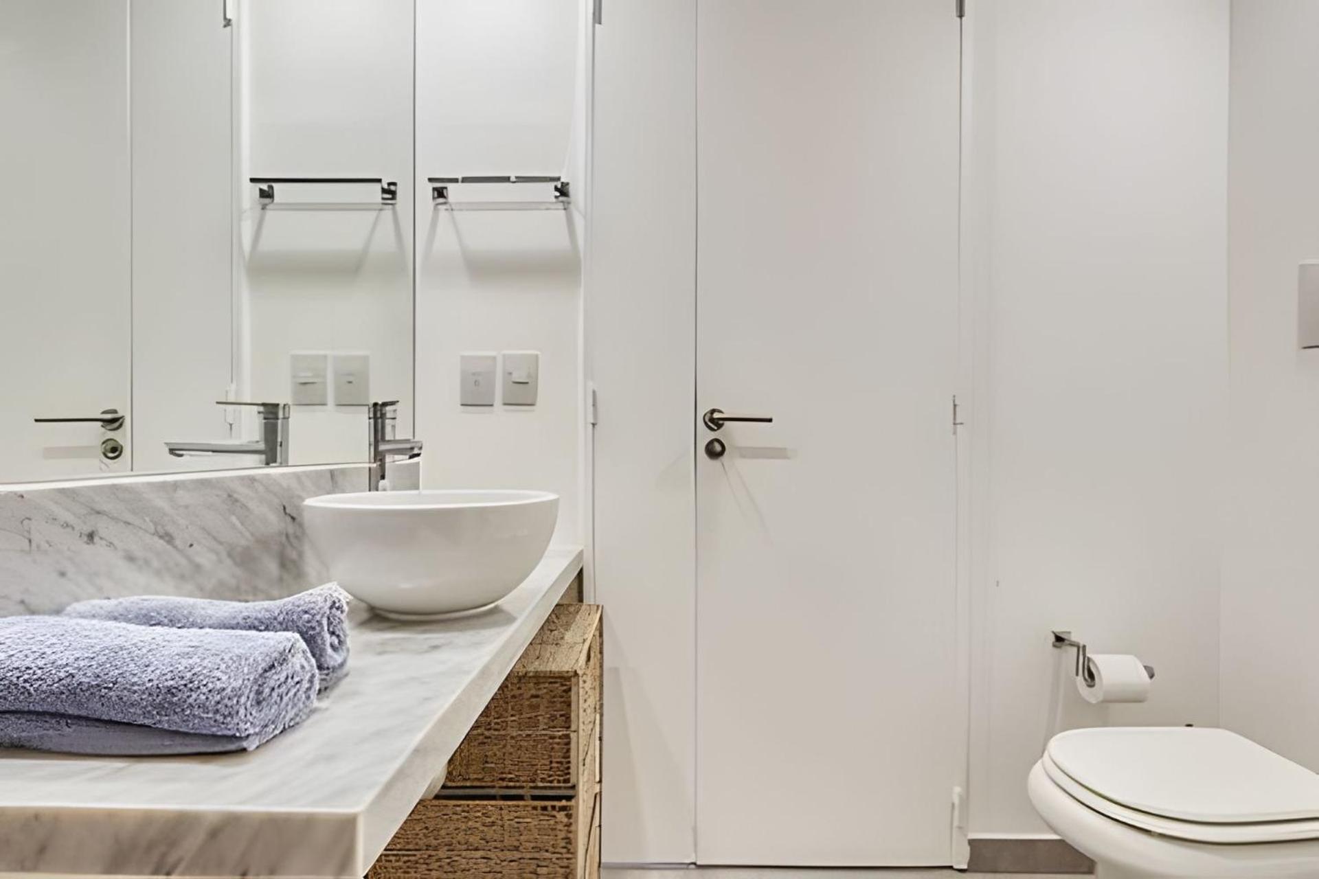 Luxury 5-Star Building Heated Pool, BBQ, Gym, Sauna in the Heart of Palermo Hollywood