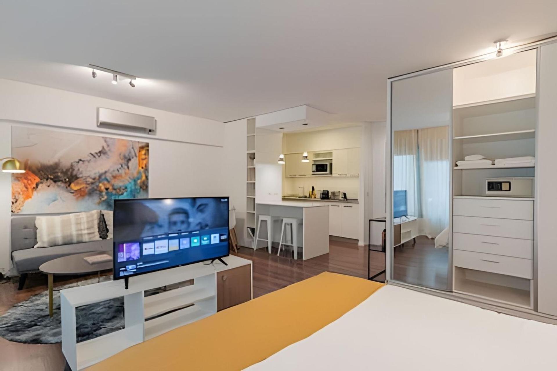 Luxury 5-Star Building Heated Pool, BBQ, Gym, Sauna in the Heart of Palermo Hollywood