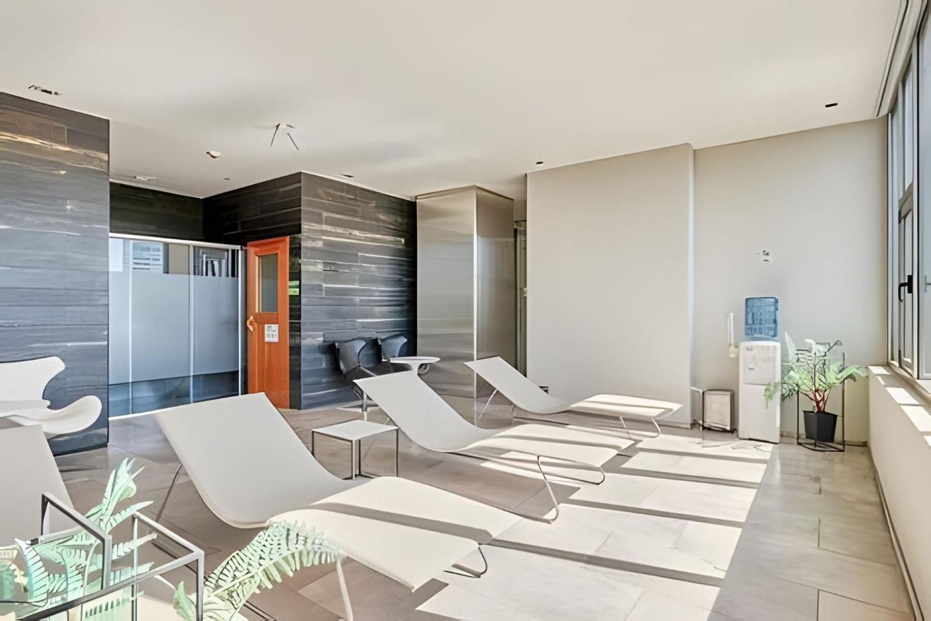 Luxury 5-Star Building Heated Pool, BBQ, Gym, Sauna in the Heart of Palermo Hollywood